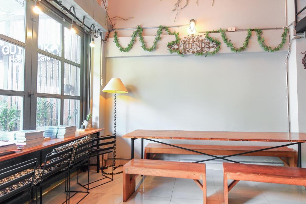 Oyo 421 Guyasuka Hostel & Cafe Банкок Екстериор снимка