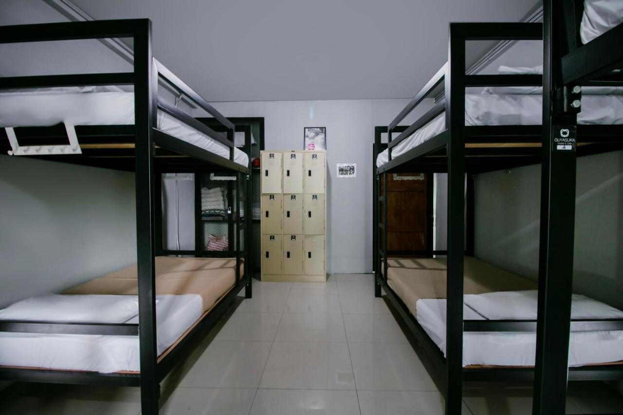 Oyo 421 Guyasuka Hostel & Cafe Банкок Екстериор снимка