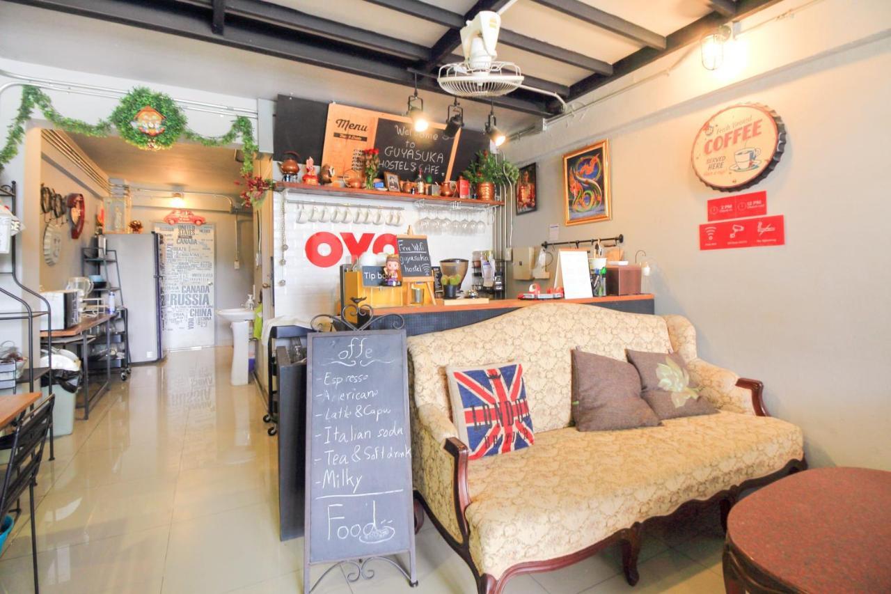 Oyo 421 Guyasuka Hostel & Cafe Банкок Екстериор снимка