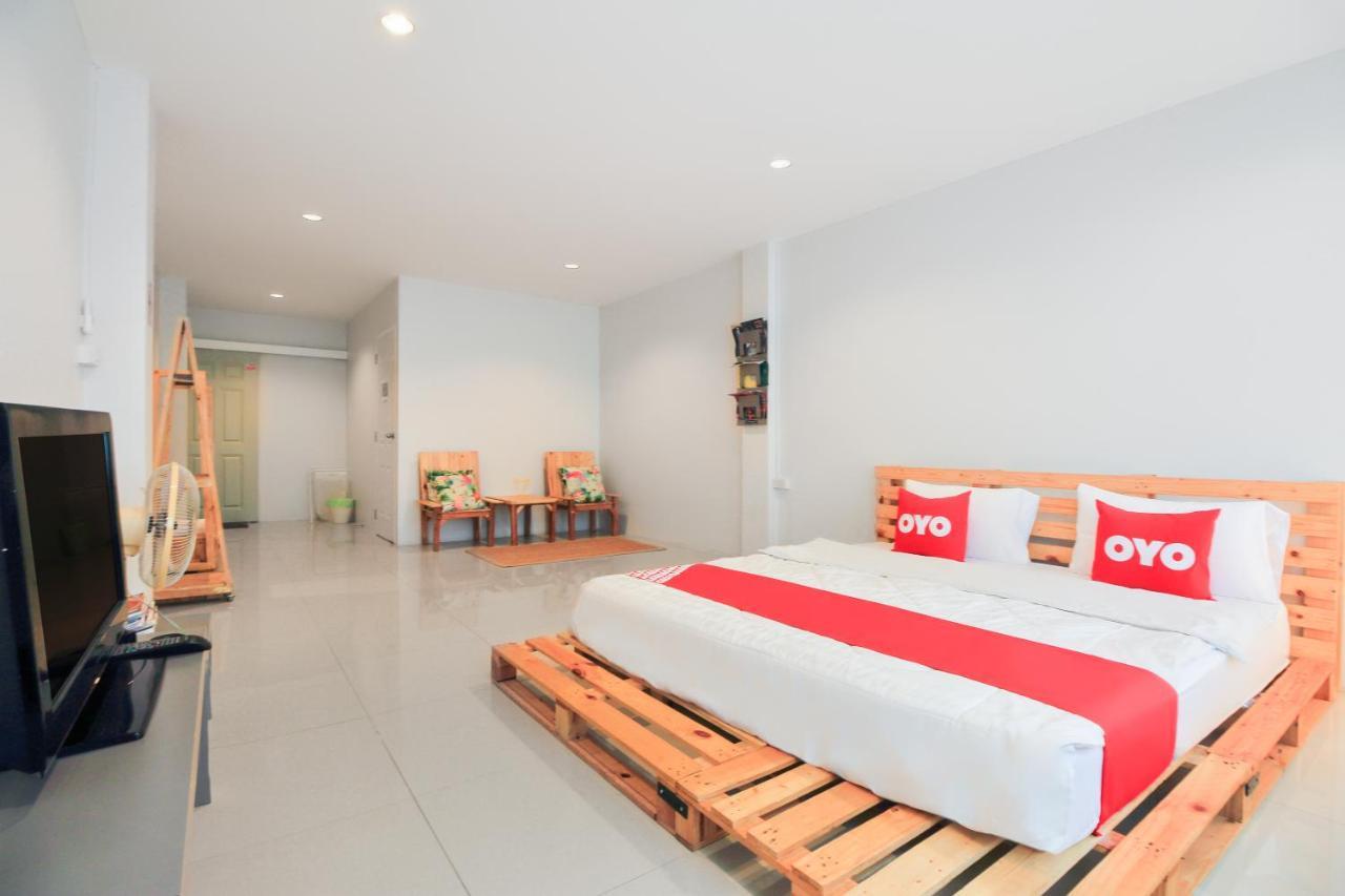 Oyo 421 Guyasuka Hostel & Cafe Банкок Екстериор снимка